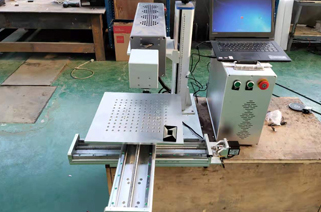 CO2 laser marking machine mark on carton with big work size 400*400mm equipped sliding table