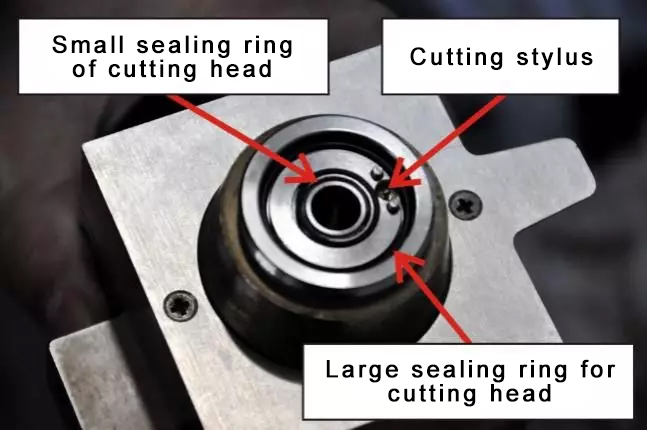 How to clean and maintain the cutting head of fiber laser cutting machine