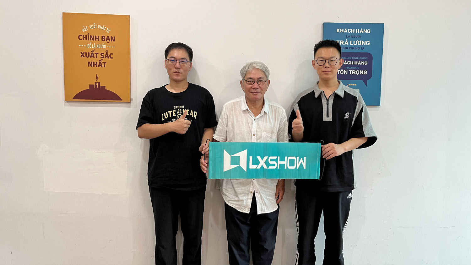 Why Laser Cutting Systems Manufacturer LXSHOW Visit Customers?cid=57